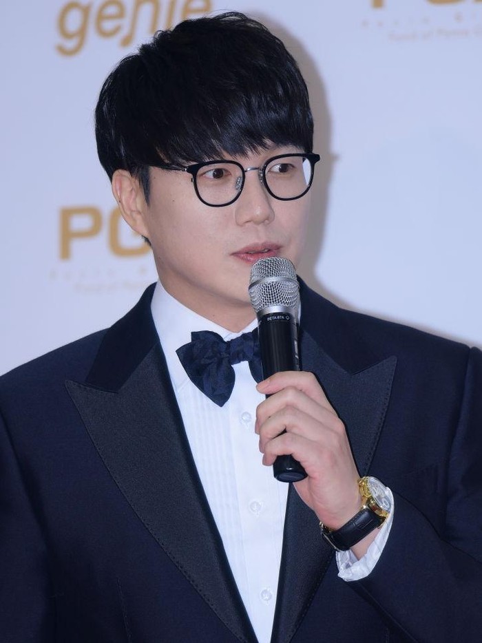 GOYANG, SOUTH KOREA - JANUARY 11: Singer Sung Si-Kyung attends the 32nd Golden Disc Awards at Ilsan Kintex on January 11, 2018 in Goyang, South Korea. (Photo by The Chosunilbo JNS/Imazins via Getty Images)