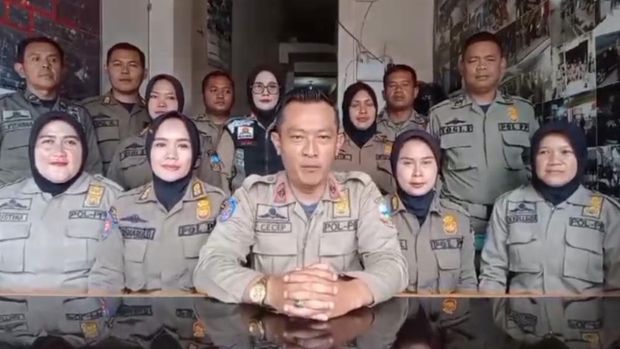Tangkapan layar video viral Satpol PP dukung gibran.