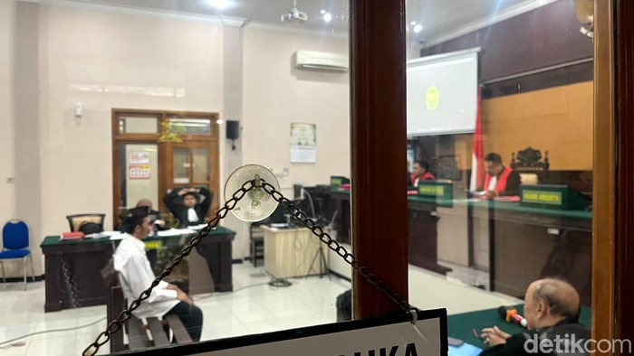 Terdakwa pemerkosa anak tetangga di Mojokerto jalani sidang tuntutan secara tertutup