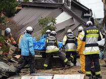 Tim Penyelamat Terus Cari Korban Gempa Jepang