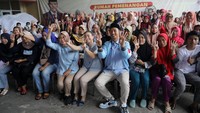 Komandan Tim Kampanye Nasional (TKN) Fanta Arief Rosyid Hasan juga hadir dalam kegiatan pemeriksaan kesehatan untuk warga tersebut. 