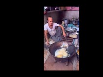 Saat Tikus Dicuekin meski Keliaran di Warung Makan