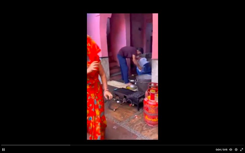 Warung Makan di India Ini Dipenuhi Tikus yang Dianggap Hewan Suci