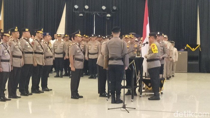10 pejabat utama di Polda Lampung serah terima jabatan