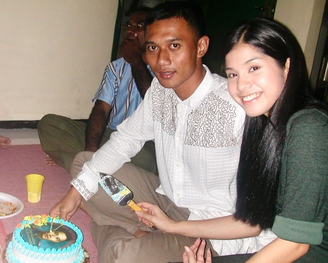 Penampilan Agus dan Annisa pun masih terlihat polos. Dalam foto terlihat keduanya yang duduk bersebelahan memamerkan senyum ke arah kamera. “Ternyata dulu mas agus dicintai secara ugal2an ma mnak anisa,” komentar salah seorang netizen. Foto: Instagram/@annisayudhoyono