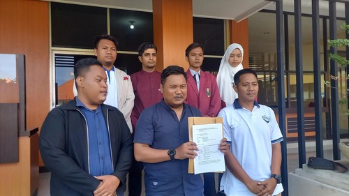 Aliansi Muslim Buleleng melaporkan Anggota DPD RI Arya Wedakarna alias AWK ke Polres Buleleng, Kamis (4/1/2024) siang.