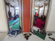 Banjir, Warga Sungai Penuh Ngungsi di Bekas Gedung DPRD