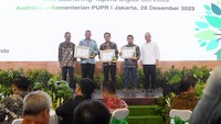 BP Tapera memberikan apresiasi kepada Bank BTN dan BTN Syariah sebagai Bank penyalur FLPP tertinggi pada tahun 2023. 