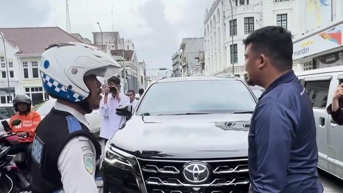 Bobby memarahi petugas Dishub Medan. (Foto: Instagram @bobbynst)