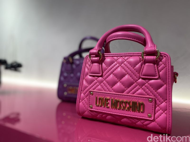 Butik Moschino Jeans di Pondok Indah Mall 2