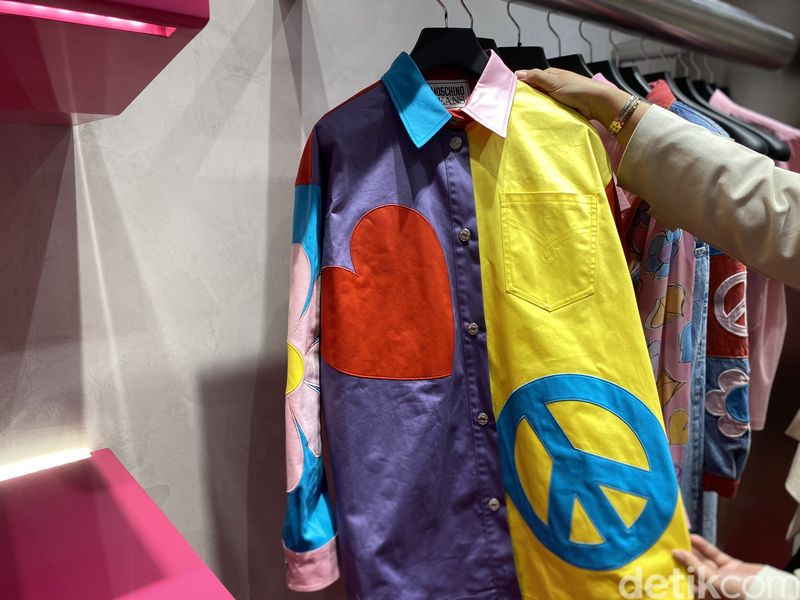 Butik Moschino Jeans di Pondok Indah Mall 2