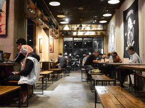 Malunya Dini Omeli Jukir Kafe Saat Motornya Hilang, Eh Ternyata...