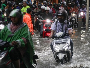 Malam Ini, 21 RT dan 8 Ruas Jalan di Jakarta Masih Banjir