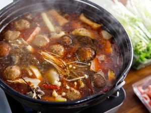 Heboh! 5 Kejadian Pengunjung Resto Siram Kuah Panas ke Orang