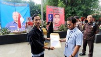 Grerakan Anti Korupsi ini diterima oleh Humas KPK Suhendar dan Mukti serta memberikan simbolis agar sejumlah kasus kasus korupsi yang saat ini jalan di tempat segera dituntaskan.