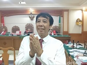 Eks Rektor Unud Divonis Bebas hingga Razia Warga Pendatang di Bali