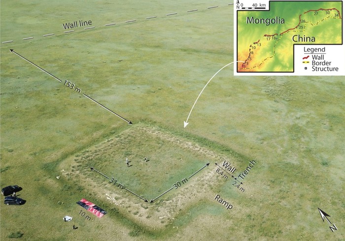 Foto dari udara sebagian tembok misterius di Mongolia