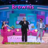Komisi Penyiaran Indonesia (KPI) memberikan teguran pada acara TV Brownis karena yang menampilkan Ivan Gunawan. Penampilan Ivan dinilai KPI telah melanggar etika dan norma yang berlaku dalam masyarakat sebagaimana tercantum pula dalam Pedoman Perilaku Penyiaran dan Standar Program Siaran (P3 dan SPS) KPI tahun 2012. Foto: dok. Youtube/Trans TV - Brownis