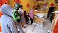 Hadirnya gerai ROSCIK di Bekasi ini dilakukan guna memenuhi permintaan masyarakat Bekasi. 