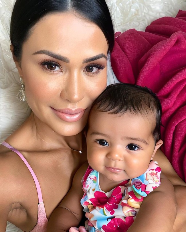 Sedangkan bisnis dari akun Instagram-nya sendiri diprediksi bernilai £1.6 juta atau Rp 31 miliaran yang menjadikannya seorang miliuner. Foto: Instagram @graoficial