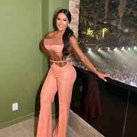 Gracyanne Barbosa adalah influencer asal Brasil dengan lebih dari 10 juta follower di Instagram. Gracyanne jadi sorotan karena bentuk tubuhnya yang sangat kekar. Foto: Instagram @graoficial