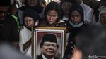 Hujan Iringi Pemakaman Rizal Ramli di TPU Jeruk Purut