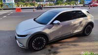 Mobil Listrik Tak Disarankan Parkir Paralel Terlalu Lama, Ini Penjelasannya