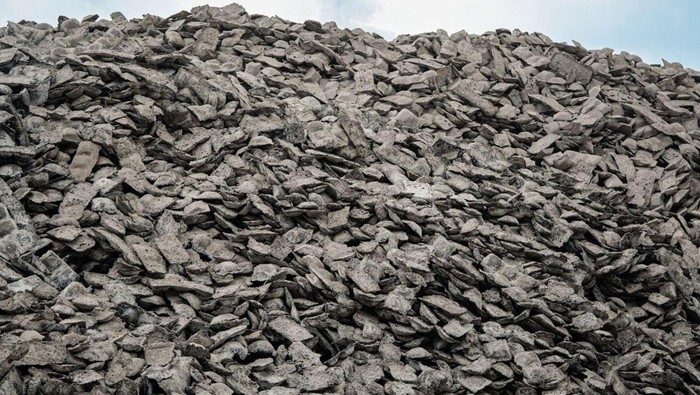 Ilustrasi Nickel Pig Iron (NPI)