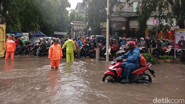 Jalan Kemang Raya Jaksel banjir. (Andhika/detikcom)