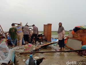 Tiang Jemuran Jadi Pegangan Kaeni Saat Puting Beliung Menghantam
