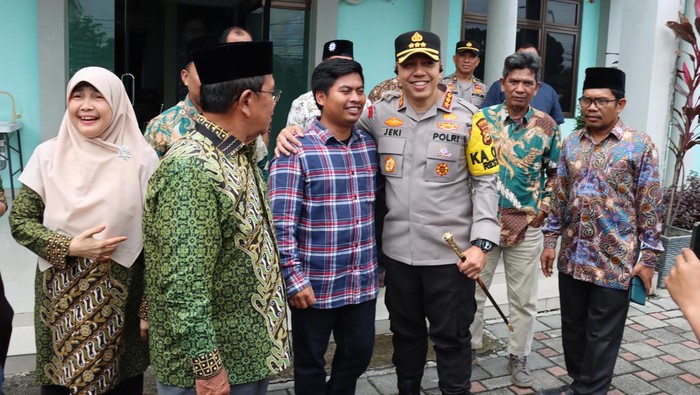 Kapolresta Pekanbaru Kombes Jeki Rahmat Mustika berkunjung ke Kantor Muhammadiyah Riau.