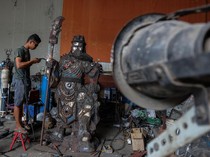 Keren! Bengkel Ini Sulap Limbah Onderdil Jadi Robot Karakter buat Diekspor