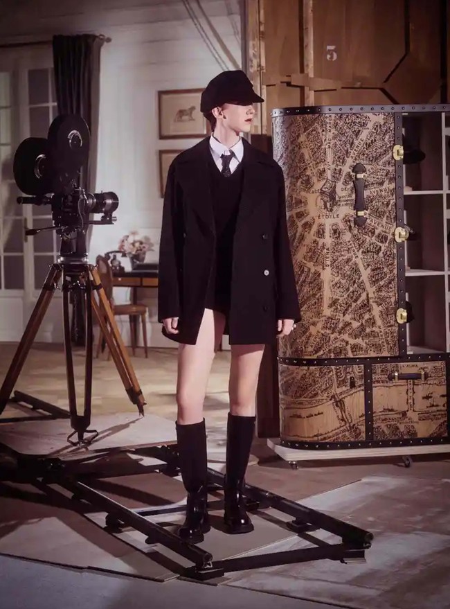 Inilah koleksi-koleksi terbaru Christian Dior Pre Fall 2024. Untuk koleksi pra musim gugur Dior, Maria Grazia Chiuri terinspirasi oleh Marlene Dietrich, aktris lawas yang populer di tahun 30-an dan 40-an. Foto: Dok. Christian Dior.