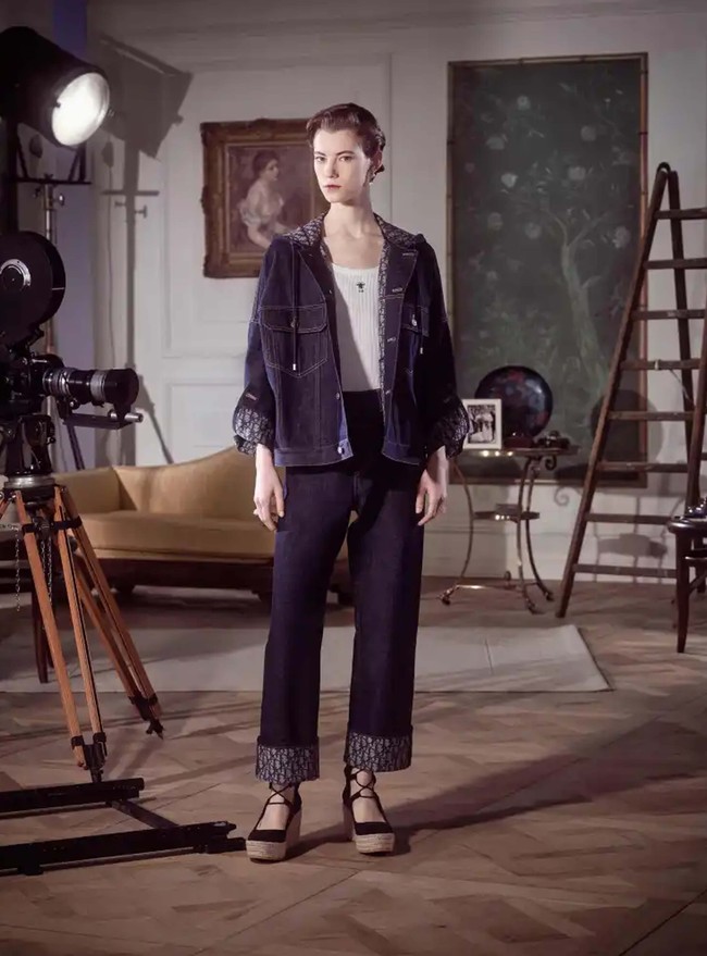 Inilah koleksi-koleksi terbaru Christian Dior Pre Fall 2024. Untuk koleksi pra musim gugur Dior, Maria Grazia Chiuri terinspirasi oleh Marlene Dietrich, aktris lawas yang populer di tahun 30-an dan 40-an. Foto: Dok. Christian Dior.