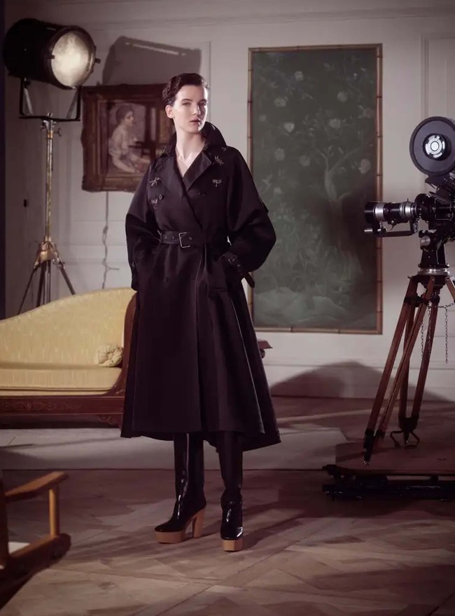 Inilah koleksi-koleksi terbaru Christian Dior Pre Fall 2024. Untuk koleksi pra musim gugur Dior, Maria Grazia Chiuri terinspirasi oleh Marlene Dietrich, aktris lawas yang populer di tahun 30-an dan 40-an. Foto: Dok. Christian Dior.