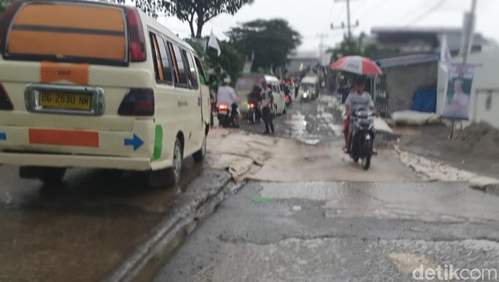 Kondisi Jalan Lettu Karim Kadir, Gandus menunggu penyelidikan tanah selama sebulan.