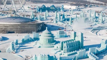 Dari bulan Desember hingga Maret, kota ini menampung lebih dari 900.000 kaki kubik salju dan es. Foto: The Sun