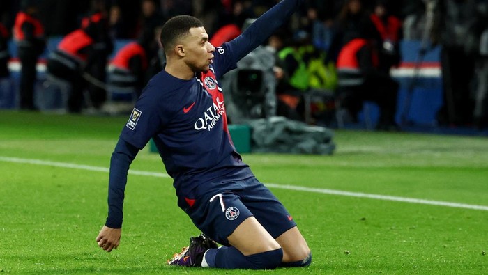 Soccer Football - Trophee des Champions - Paris St Germain v Toulouse - Parc des Princes, Paris, France - January 3, 2024 Paris St Germains Kylian Mbappe celebrates scoring their second goal REUTERS/Stephanie Lecocq