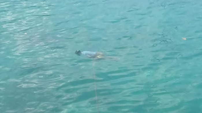 Mayat pria tanpa identitas ditemukan tewas mengapung di Pelabuhan Tenau, Kota Kupang, NTT, Kamis (4/1/2024). (Dok Polsek Alak).