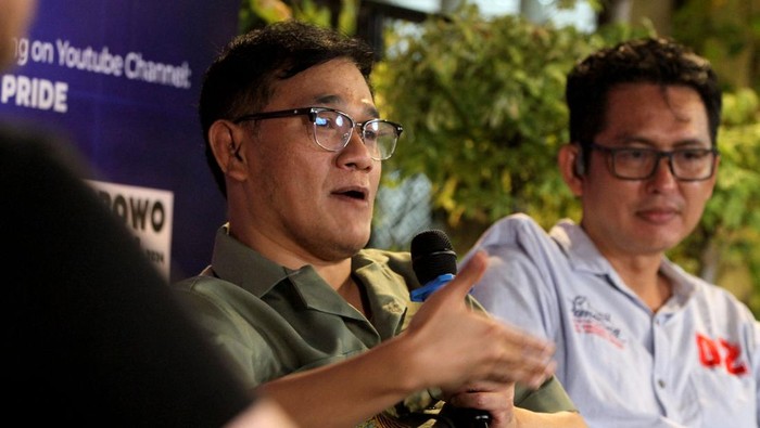 Anggota Dewan Pakar Tim Kampanye Nasional (TKN) Prabowo-Gibran, Budiman Sudjatmiko merespon sejumlah pernyataan para pengamat usai debat Cawapres.