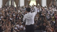 Menurut Anies, Pilpres bukan hanya sekadar soal baliho atau poster. Namun keinginan masyarakat yang menginginkan Indonesia adil dan makmur untuk semua. Anies mengaku ingin menghormati rakyat Indonesia dengan melakukan dialog.