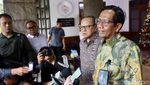 Momen Mahfud MD Silaturahmi ke Wisma Keuskupan Katedral Jakarta