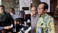 Dia mengatakan pertemuan itu merupakan kelanjutan dari kunjungannya saat malam Natal yang berlangsung singkat lantaran kondisinya yang saat itu sakit.