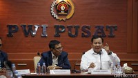 Awalnya Prabowo menegaskan bahwa dirinya orang yang percaya dengan demokrasi meski banyak yang menuduhnya mau melakukan kudeta.