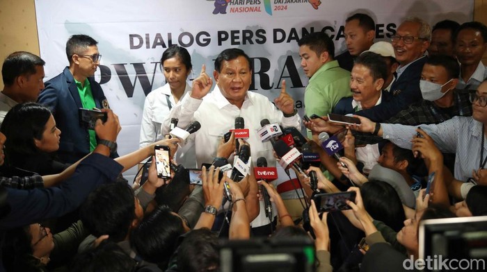 Capres nomor urut 2 Prabowo Subianto tiba di Dewan Pers, Jakarta, Kamis (4/1/2023). Kehadiran Prabowo bertujuan untuk dialog dengan Persatuan Wartawan Indonesia (PWI) dan menyampaikan visi misi  pasangan Prabowo-Gibran.