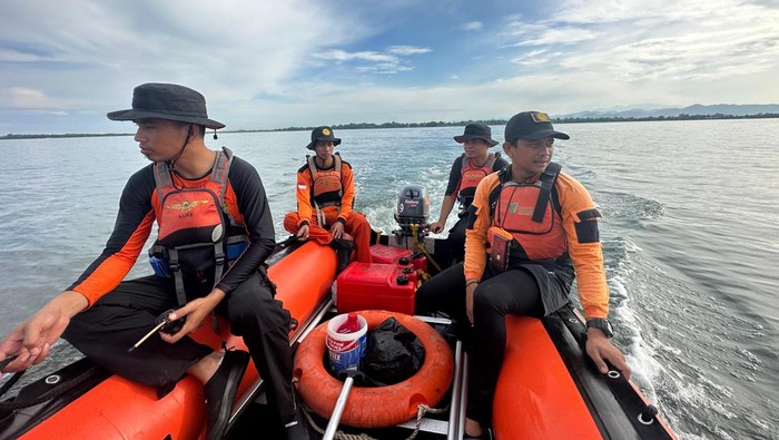 Seorang nelayan bernama Tallasa Dg Nassa (59) asal Desa Topejawa, Kabupaten Takalar, Sulawesi Selatan (Sulsel) dilaporkan hilang saat melaut. Tim SAR kini dikerahkan untuk melakukan pencarian.