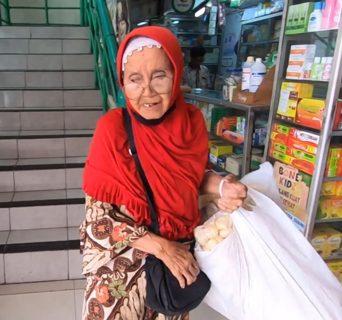 Nenek Solati