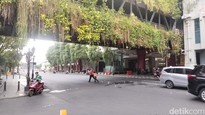 Pantauan arus lalu lintas di Jalan Tunjungan Surabaya usai aksi buruh bubar