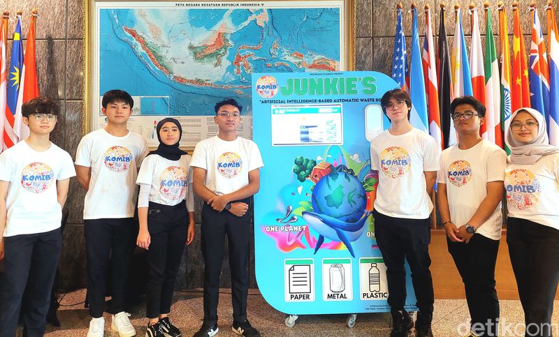 Pelajar yang tergabung dalam Komib menciptakan mesin pemilah sampah Junkies