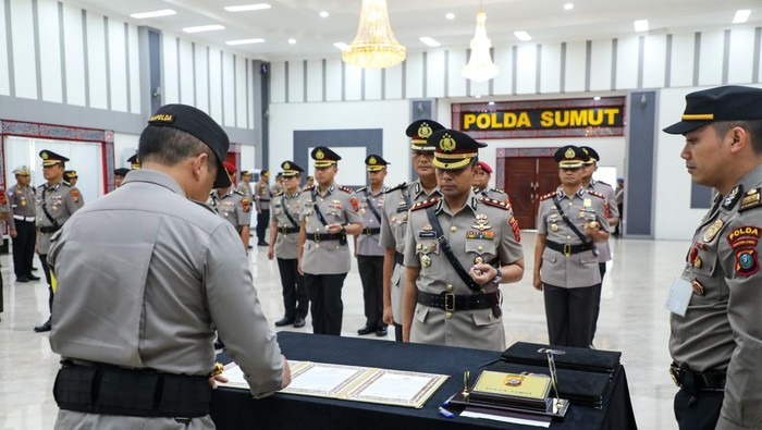 Pelantikan PJU dan lima kapolres di Sumut